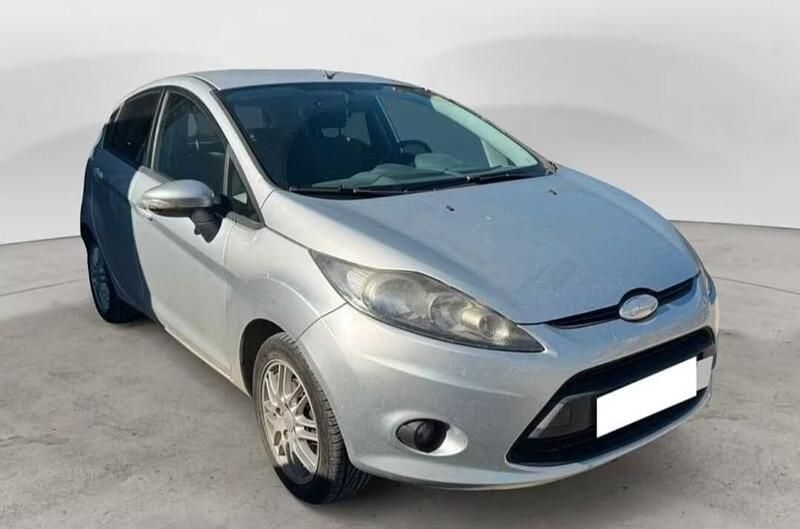 Usata Ford Fiesta Titanium 82 CV (60 kW) 2010 Argento Berlina