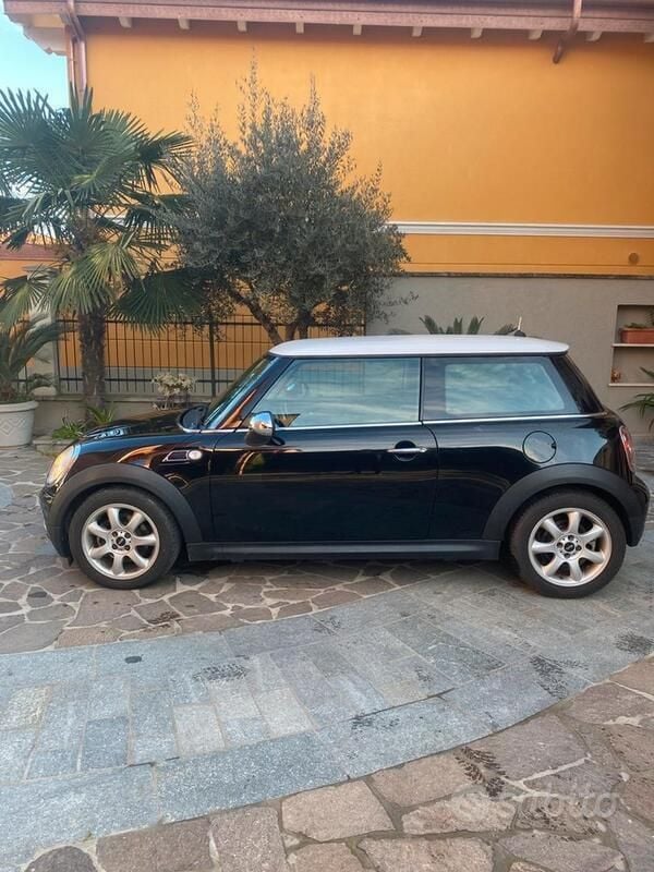 Usata Mini Cooper D 112 CV (82 kW) 2010 Nero Utilitaria
