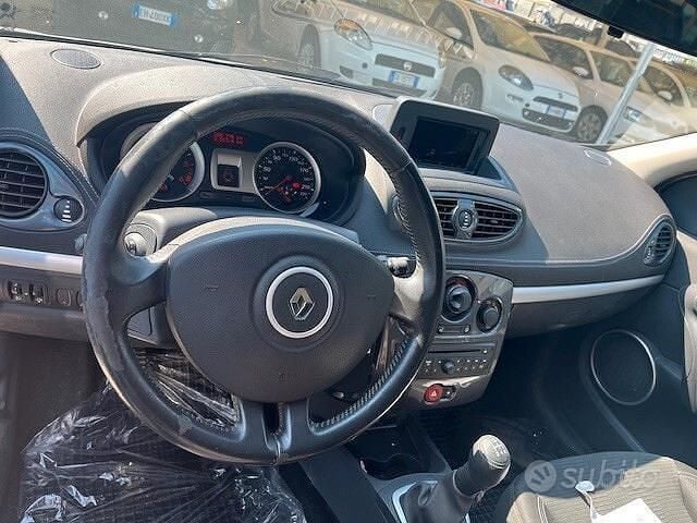 Usata Renault Clio II 75 CV (55 kW) 2011 Grigio Berlina