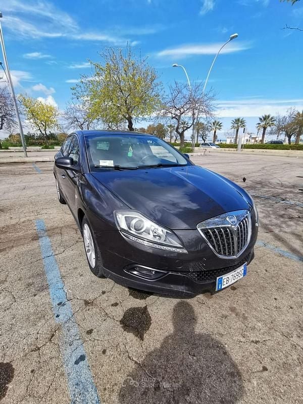 Usata Lancia Delta 120 CV (88 kW) 2010 Grigio Utilitaria
