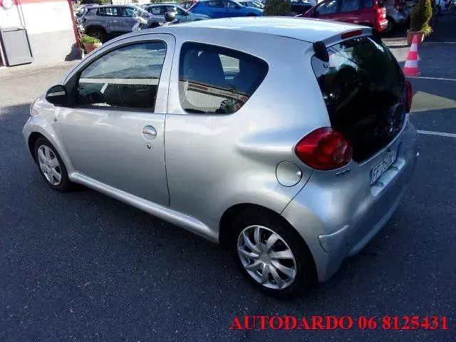 Usata Toyota Aygo Sol 68 CV (50 kW) 2008 Argento Utilitaria