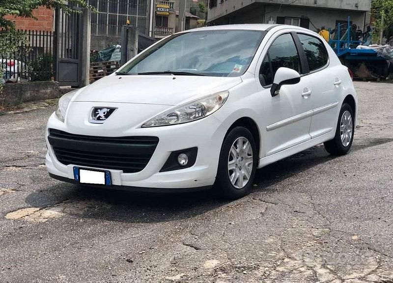 Gebraucht Peugeot 207 88 PS (64 kW) 2012 Weiß Limousine