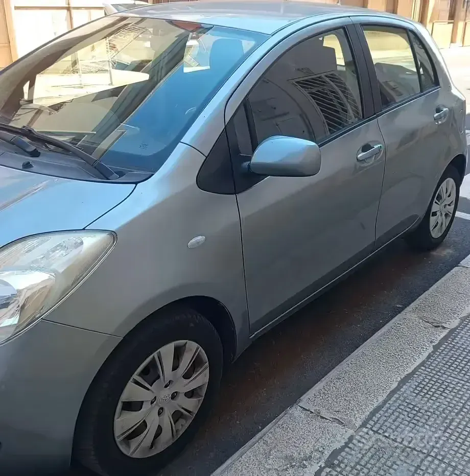Usata Toyota Yaris 69 CV (50 kW) 2007 Grigio Utilitaria