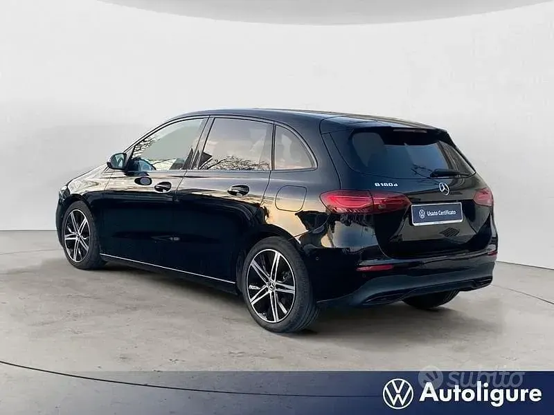 Usata Mercedes B180 Advanced 116 CV (85 kW) 2023 Nero Utilitaria