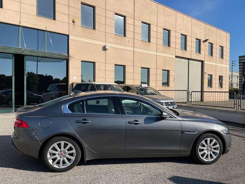 Usata Jaguar XE Portfolio 179 CV (131 kW) 2017 Grigio Berlina