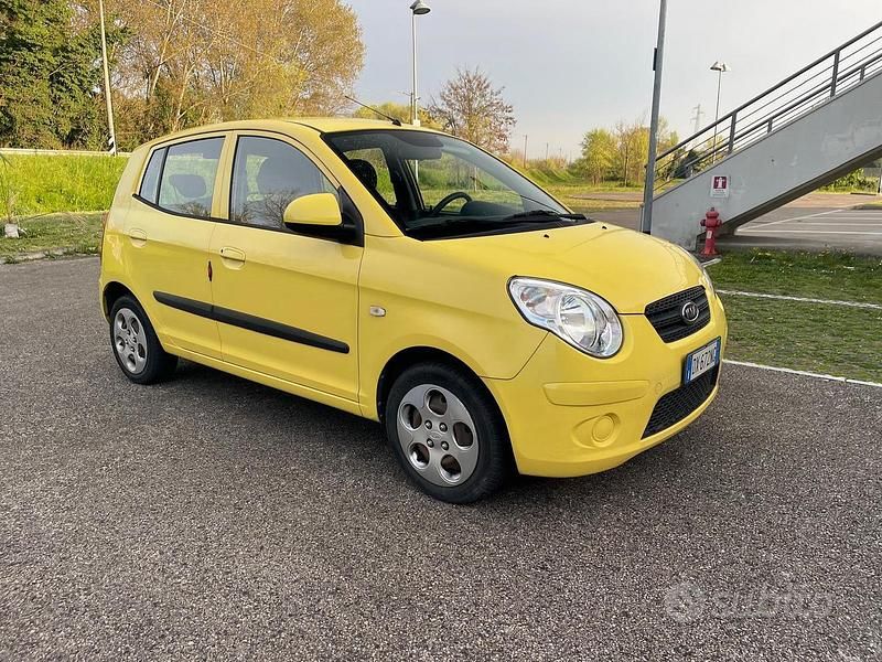 Usata Kia Picanto 60 CV (44 kW) 2009 Giallo Utilitaria