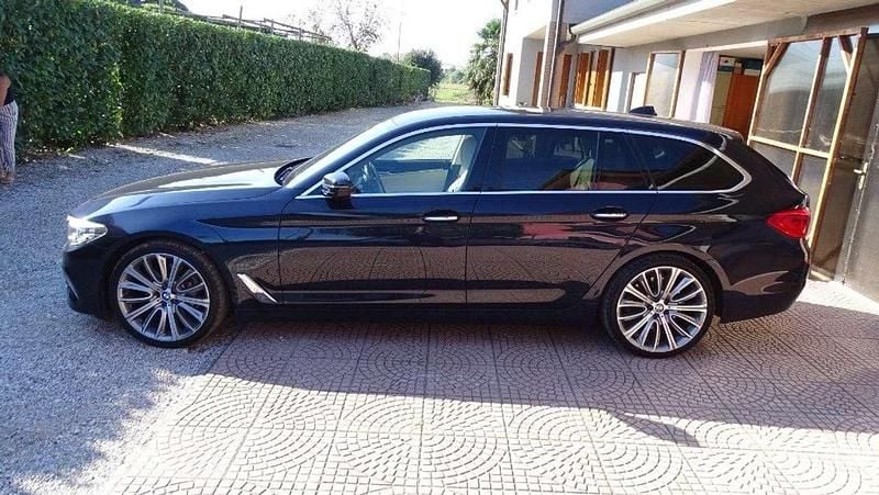 Usata BMW 530 Luxury Line 249 CV (183 kW) 2018 Nero Station wagon