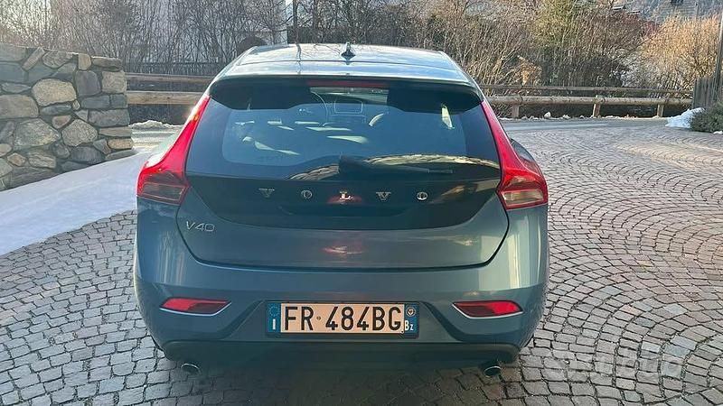Usata Volvo V40 You! 150 CV (110 kW) 2015 Blu Berlina