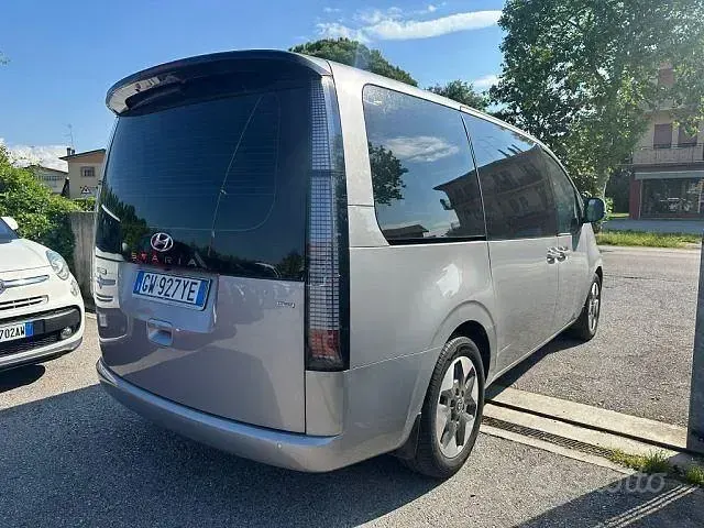 Usata Hyundai Staria 177 CV (130 kW) 2024 Grigio Monovolume