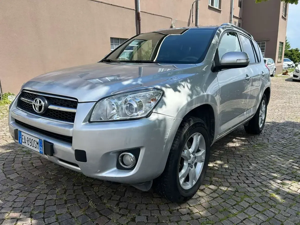 Usata Toyota RAV4 Luxury 158 CV (116 kW) 2010 Grigio SUV