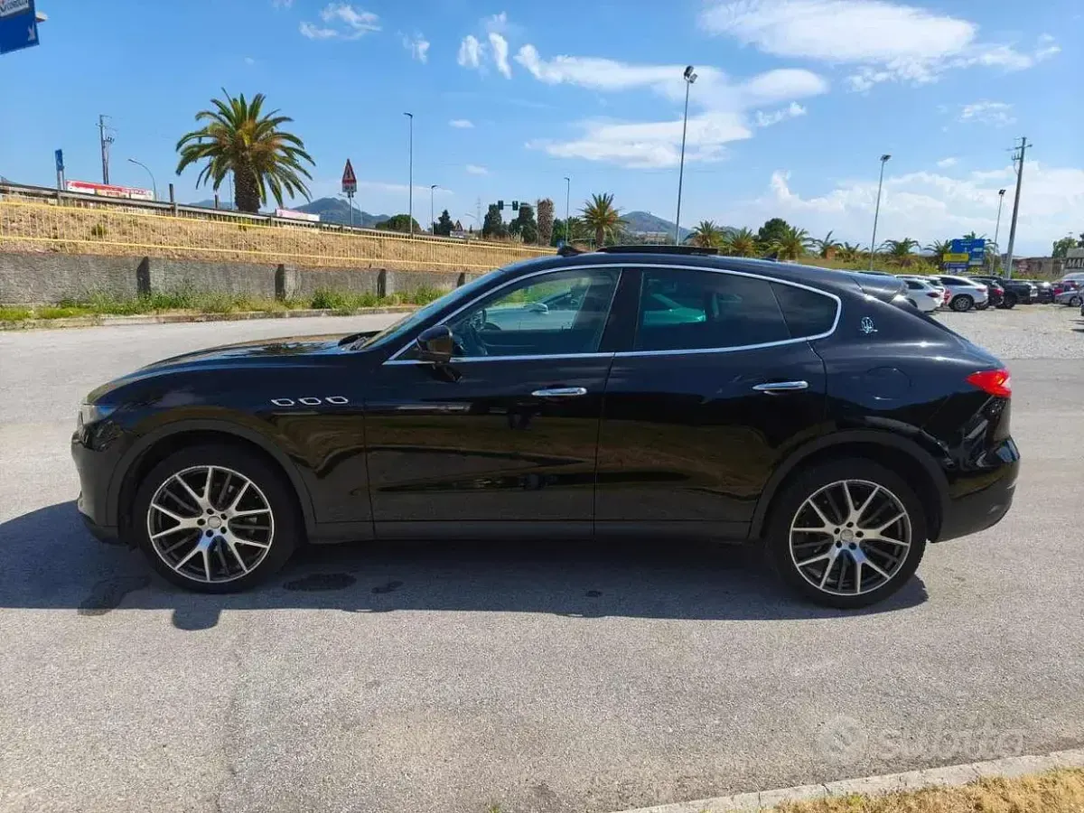 Usata Maserati Levante 275 CV (202 kW) 2016 Nero SUV