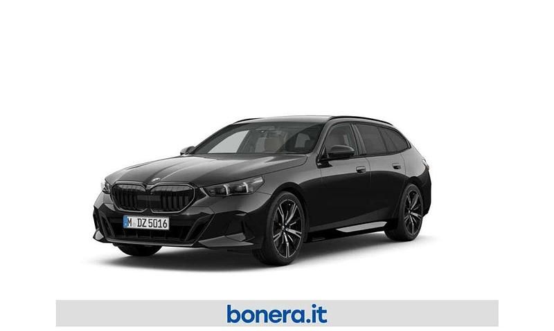 Nuova BMW 520 M Sport 197 CV (144 kW) 2026 Black sapphire metallizzato Station wagon