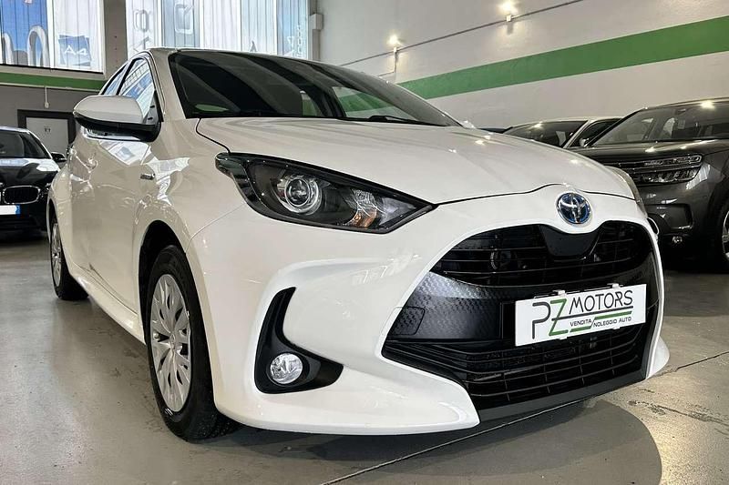 Usata Toyota Yaris Hybrid Business Edition 92 CV (67 kW) 2022 Bianco Berlina