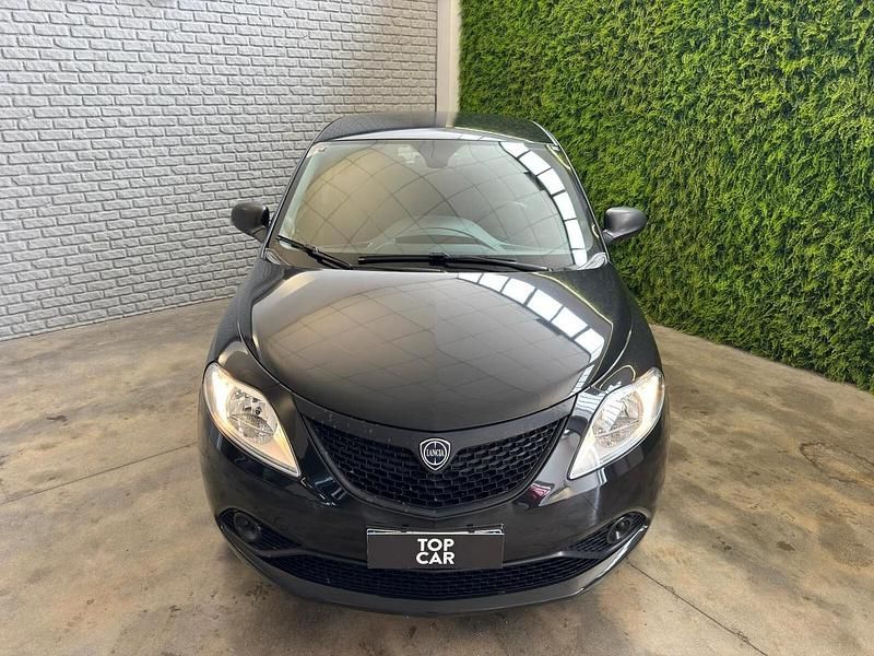 Usata Lancia Ypsilon Silver 69 CV (50 kW) 2021 Nero Utilitaria