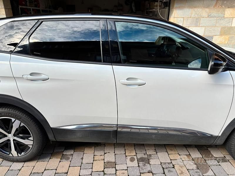 Usata Peugeot 3008 Allure 131 CV (96 kW) 2022 Bianco SUV