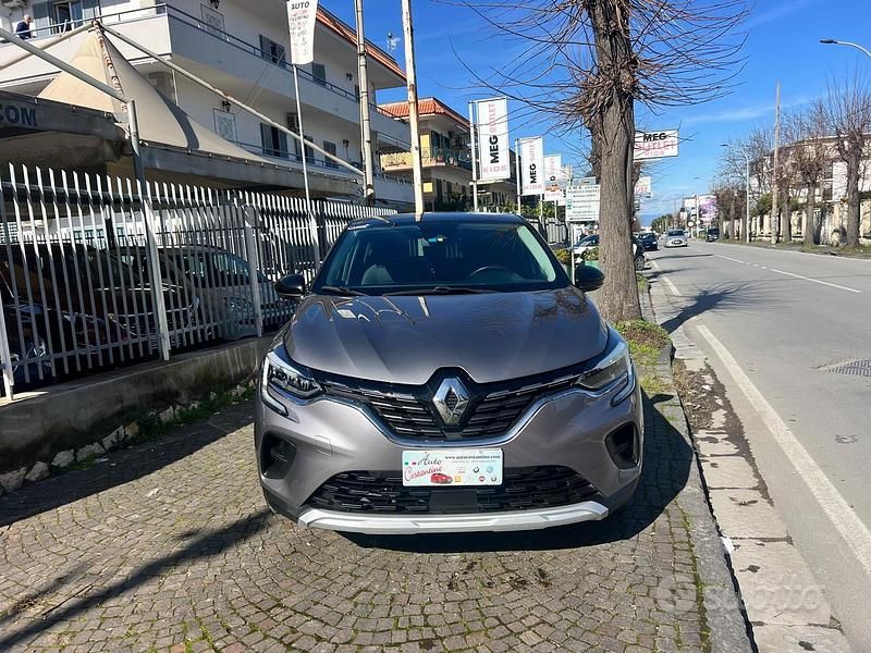 Usata Renault Captur Zen 116 CV (85 kW) 2021 Grigio SUV