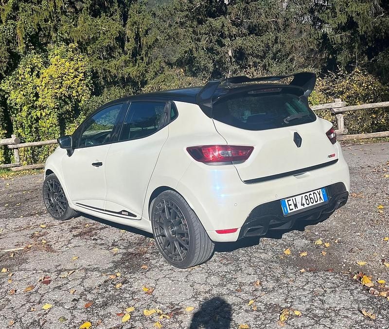 Usata Renault Clio R.S. R.S. 200 CV (147 kW) 2014 Bianco Utilitaria