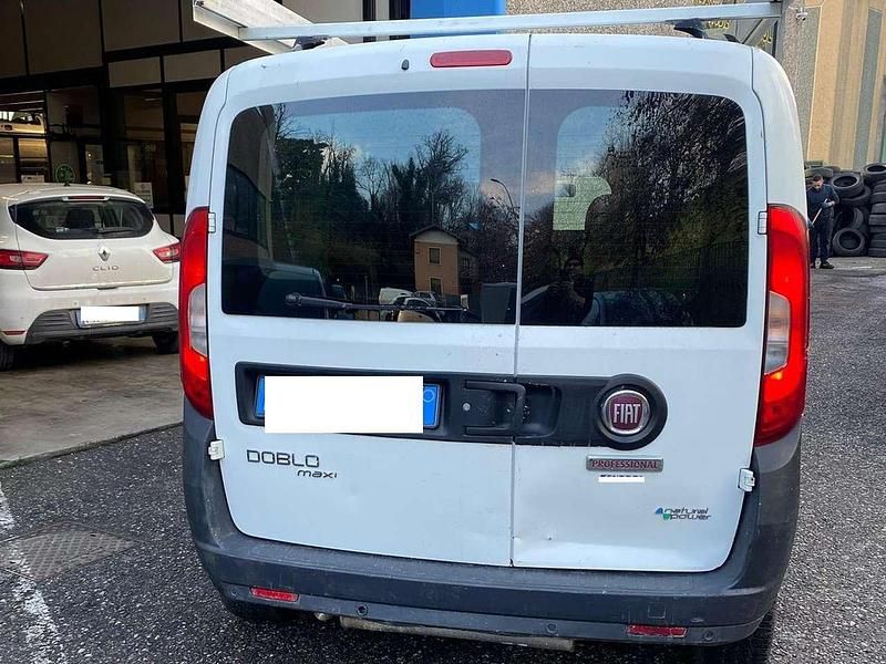 Usata Fiat Doblò 120 CV (88 kW) 2016 Bianco Monovolume