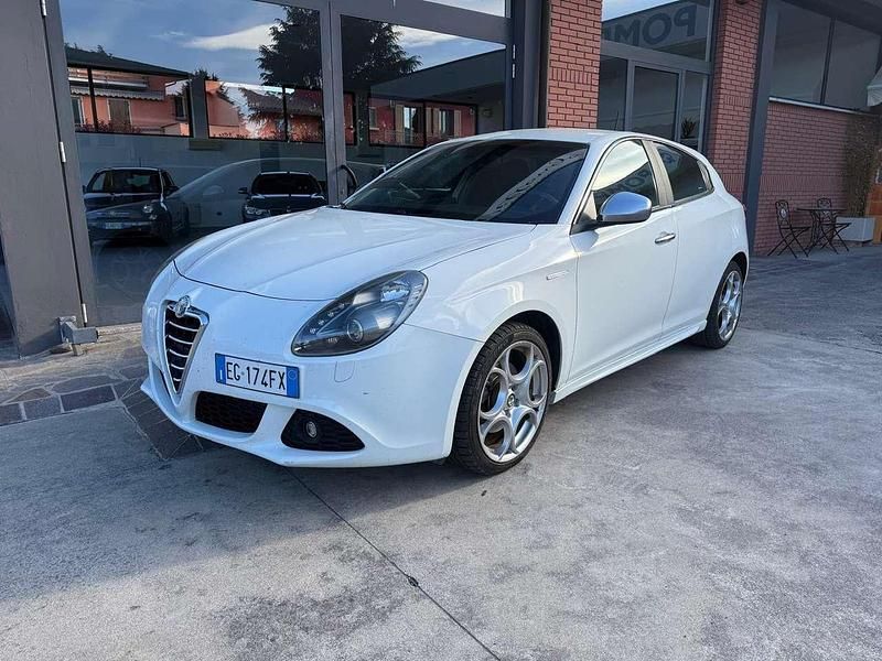 Usata Alfa Romeo Giulietta Distinctive 170 CV (125 kW) 2011 Bianco Utilitaria