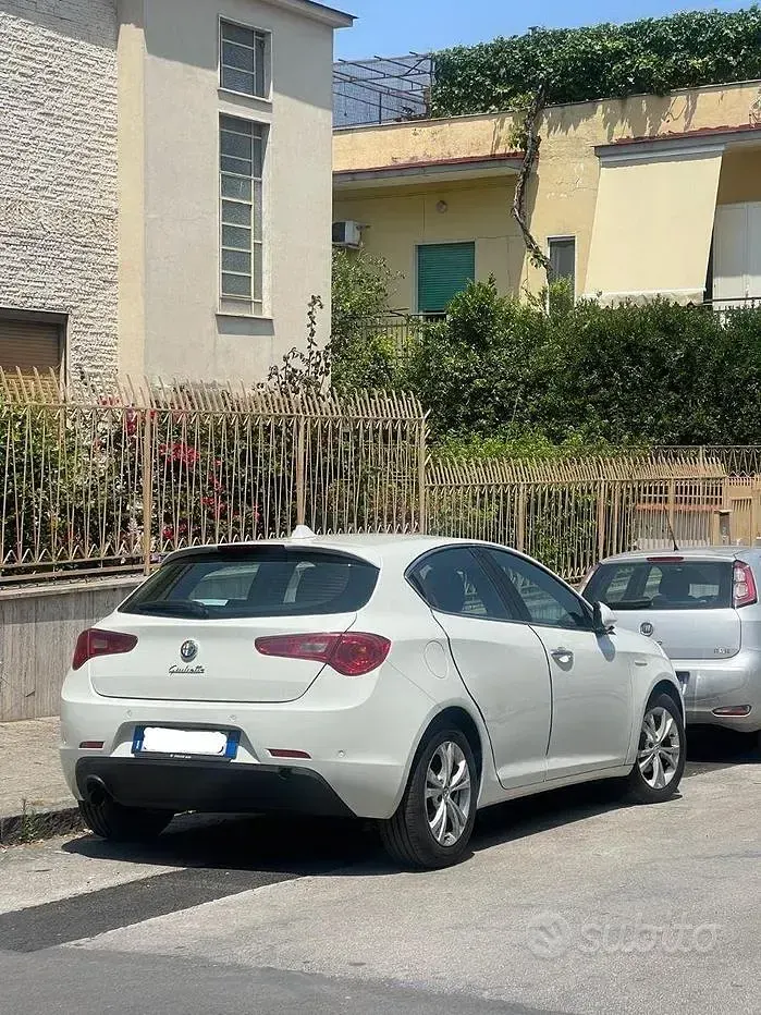 Usata Alfa Romeo Giulietta 105 CV (77 kW) 2013 Bianco Utilitaria