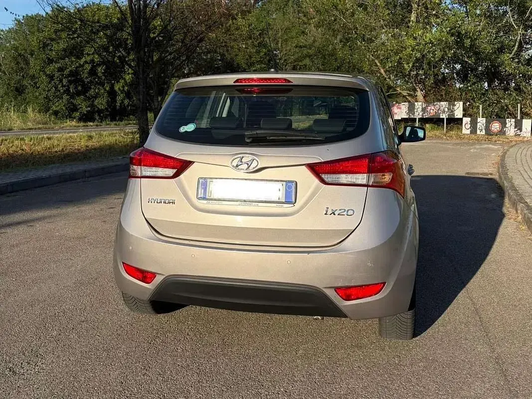 Usata Hyundai ix20 Comfort 90 CV (66 kW) 2016 Beige Utilitaria