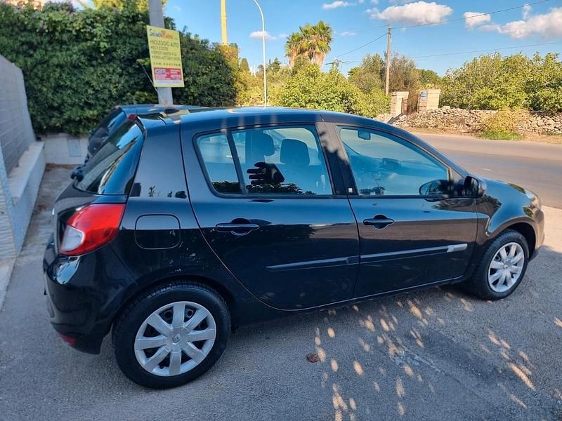 Usata Renault Clio II Dynamique 58 CV (42 kW) 2010 Nero Berlina
