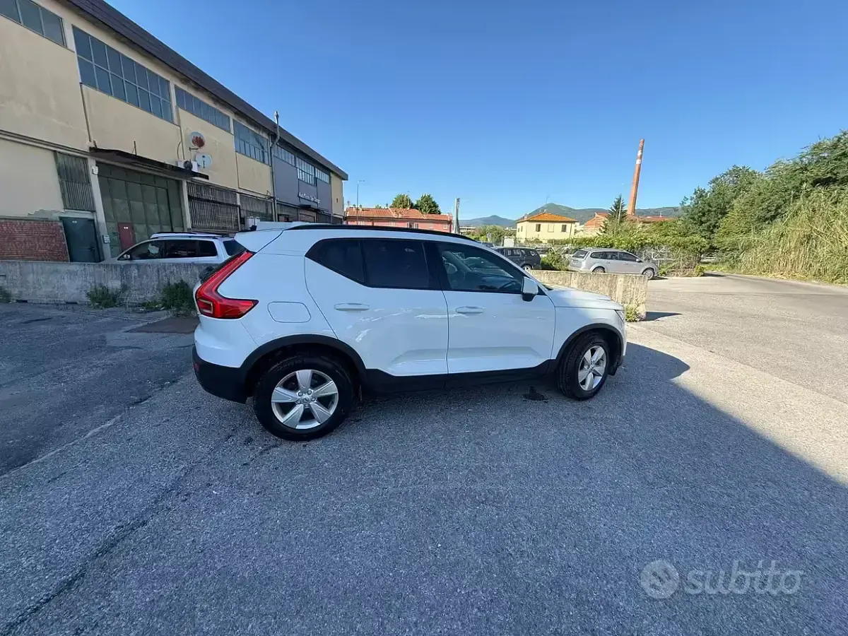 Usata Volvo XC40 Momentum 150 CV (110 kW) 2018 Bianco SUV