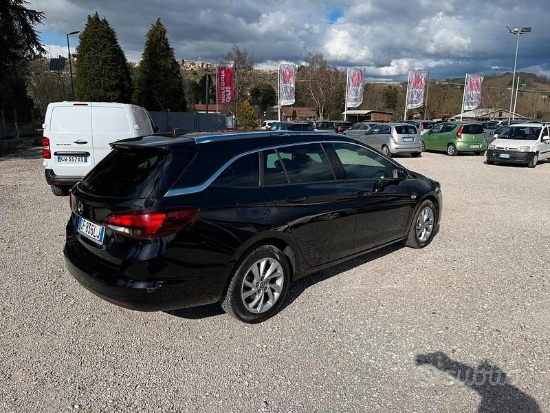 Usata Opel Astra Business 122 CV (89 kW) 2021 Nero Station wagon