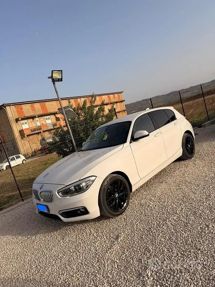 Usata BMW 118 Sport Line 150 CV (110 kW) 2015 Bianco Utilitaria