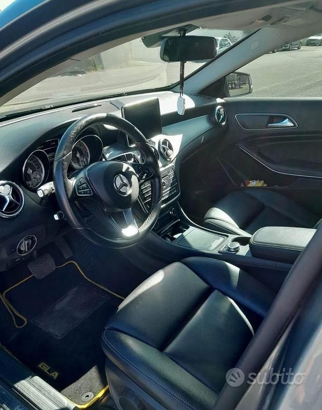 Usata Mercedes GLA200 Business 136 CV (100 kW) 2016 Grigio SUV