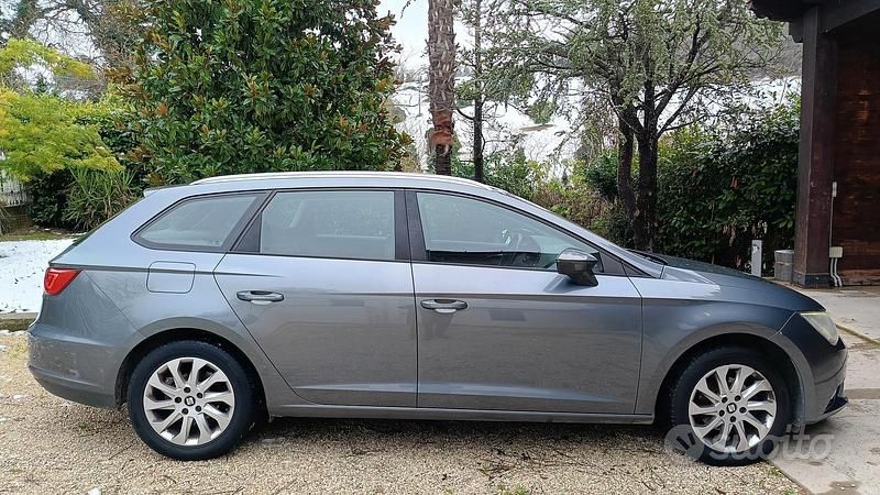Usata Seat Leon 105 CV (77 kW) 2015 Marrone Station wagon