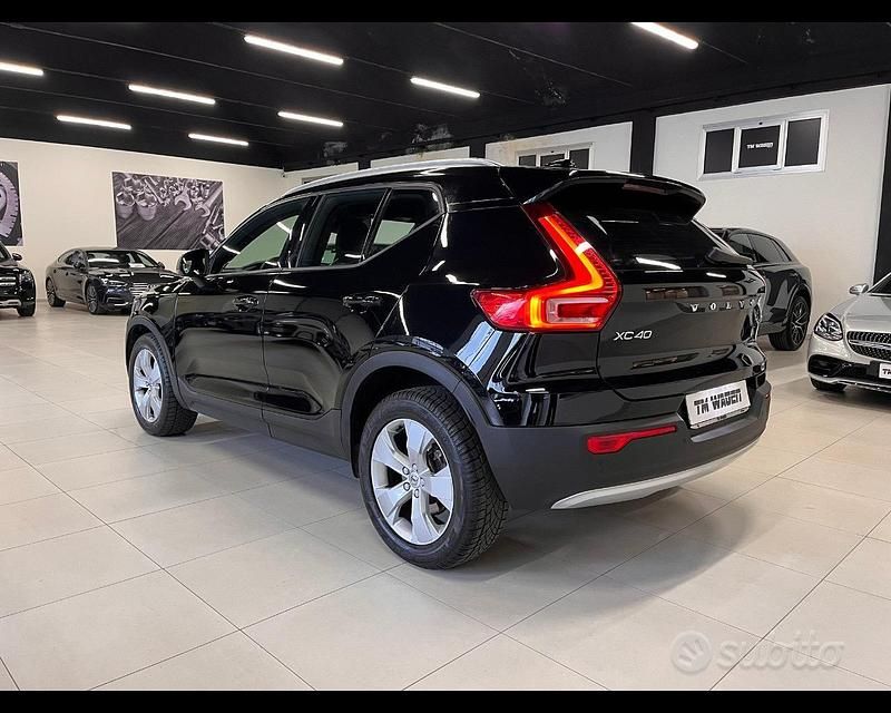 Usata Volvo XC40 Momentum 190 CV (139 kW) 2020 Nero SUV