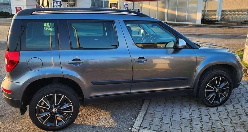 Usata Skoda Yeti Outdoor Design Edition 110 CV (80 kW) 2017 Grigio SUV