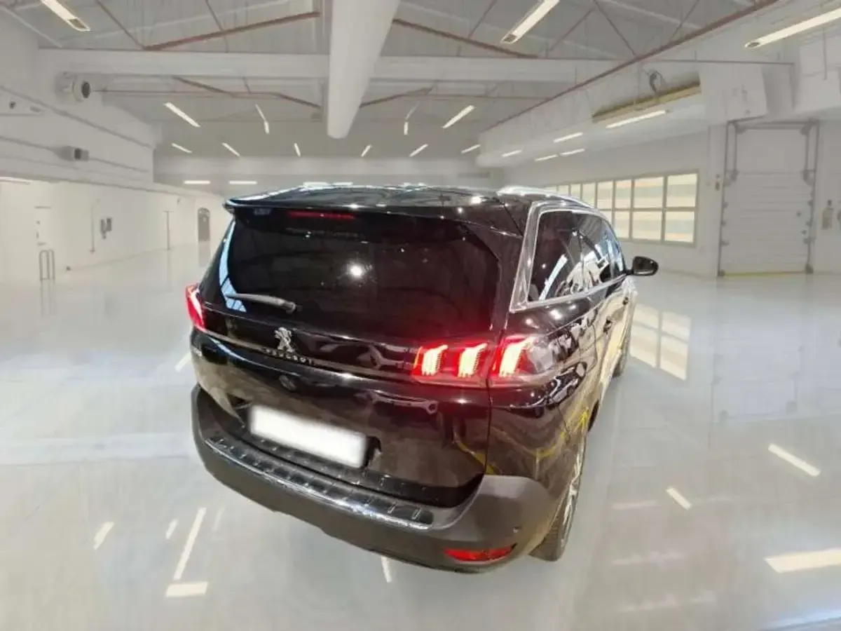 Usata Peugeot 5008 Allure 177 CV (130 kW) 2021 Nero perla metallizzato SUV