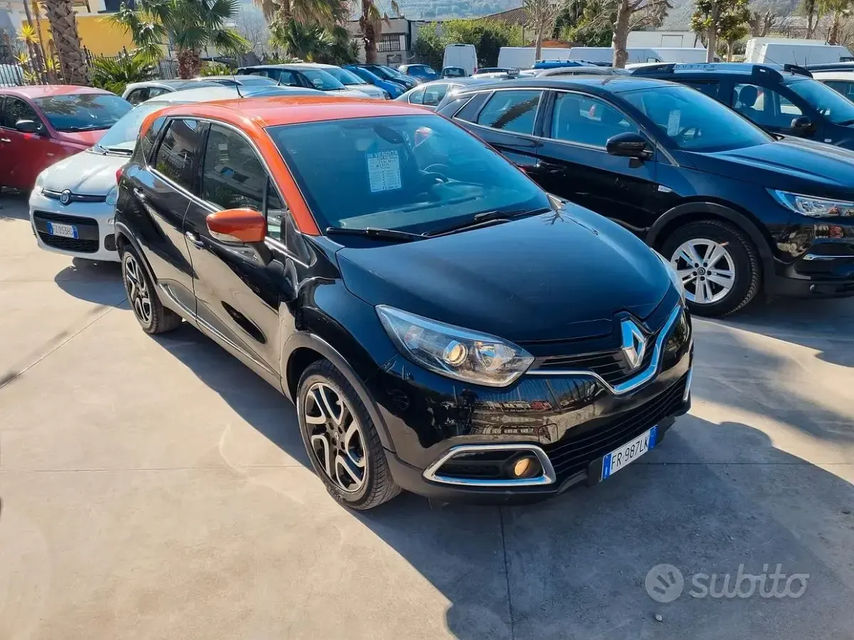 Käytetty Renault Captur 90 HP (66 kW) 2017 Musta Katumaasturi