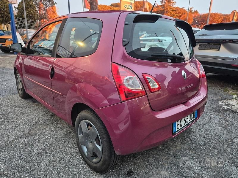 Usata Renault Twingo Night&Day 75 CV (55 kW) 2014 Viola Utilitaria