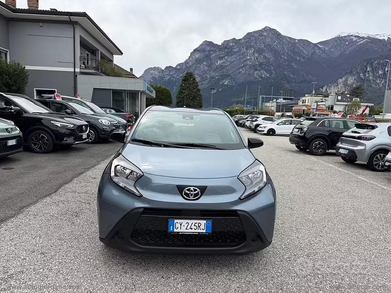Usata Toyota Aygo X Active 72 CV (52 kW) 2025 Grigio SUV