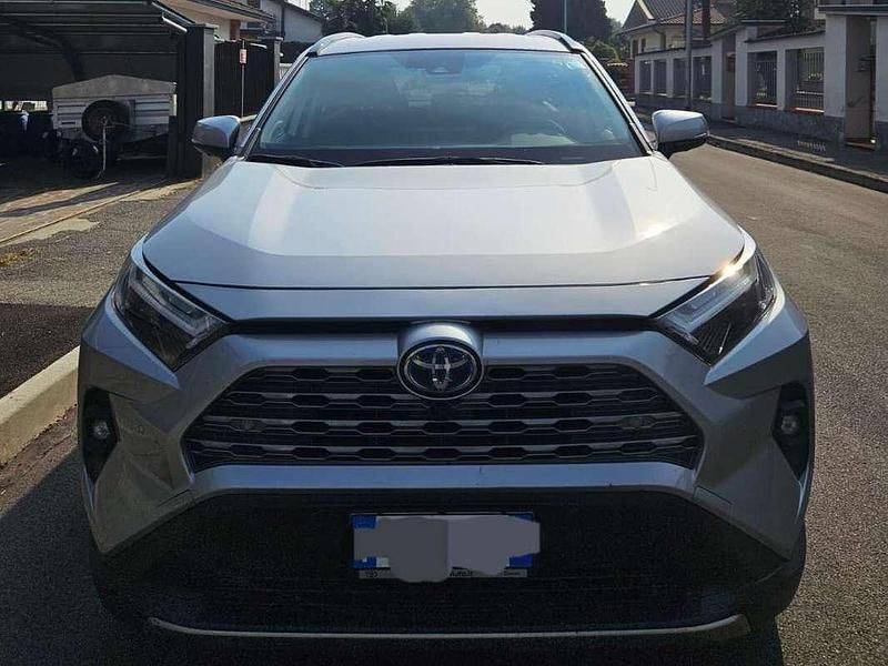 Usata Toyota RAV4 Hybrid Lounge 190 CV (139 kW) 2022 Argento SUV