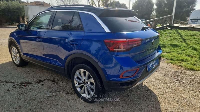 Usata VW T-Roc Style 116 CV (85 kW) 2024 Blu mare SUV