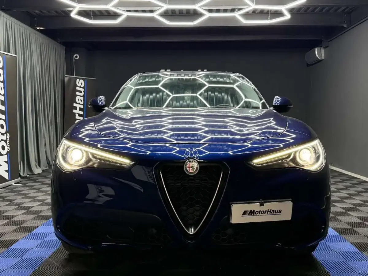 Usata Alfa Romeo Stelvio Business 190 CV (139 kW) 2021 Blu/azzurro SUV