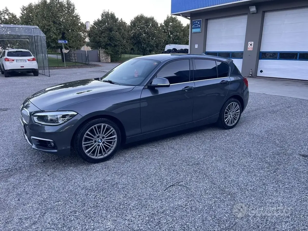 Usata BMW 118 Luxury Line 150 CV (110 kW) 2019 Grigio Berlina