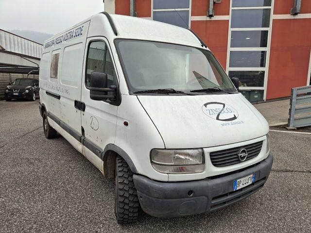 Usata Opel Movano 114 CV (83 kW) 2001 Bianco pastello Berlina