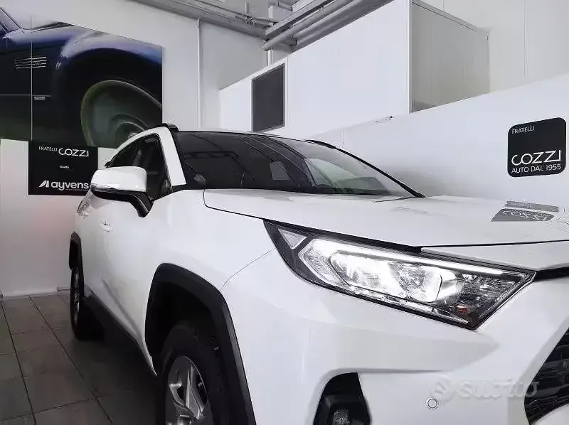 Usata Toyota RAV4 Hybrid Active 178 CV (130 kW) 2024 Bianco SUV