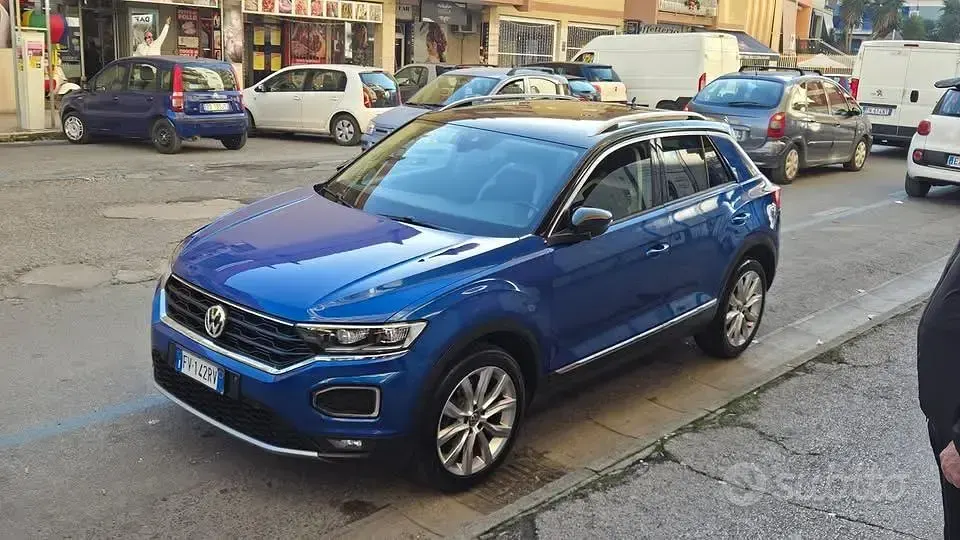 Usata VW T-Roc 116 CV (85 kW) 2019 Bluazzurro SUV