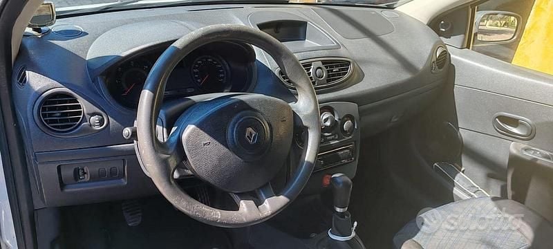 Usata Renault Clio 65 CV (47 kW) 2008 Bianco Utilitaria