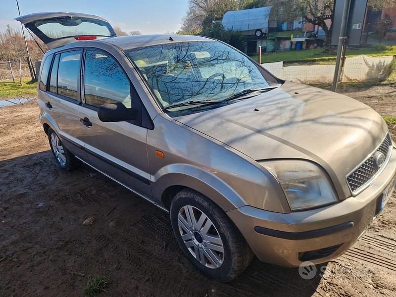 Usata Ford Fusion 68 CV (50 kW) 2003 Utilitaria