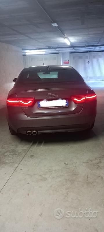 Usata Jaguar XE 180 CV (132 kW) 2019 Grigio Berlina