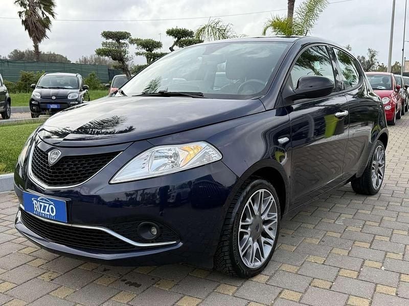 Usata Lancia Ypsilon Gold 69 CV (50 kW) 2012 Bianco Utilitaria