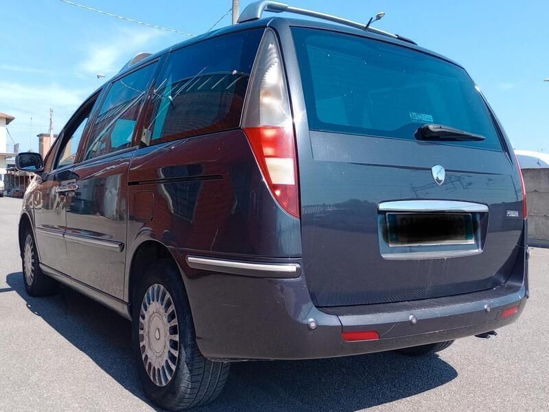 Usata Lancia Phedra 127 CV (93 kW) 2005 Marrone Monovolume