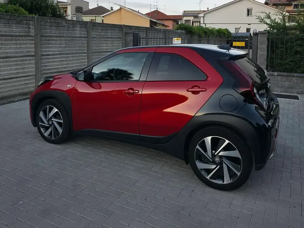 Usata Toyota Aygo X Lounge 72 CV (52 kW) 2023 Rosso SUV